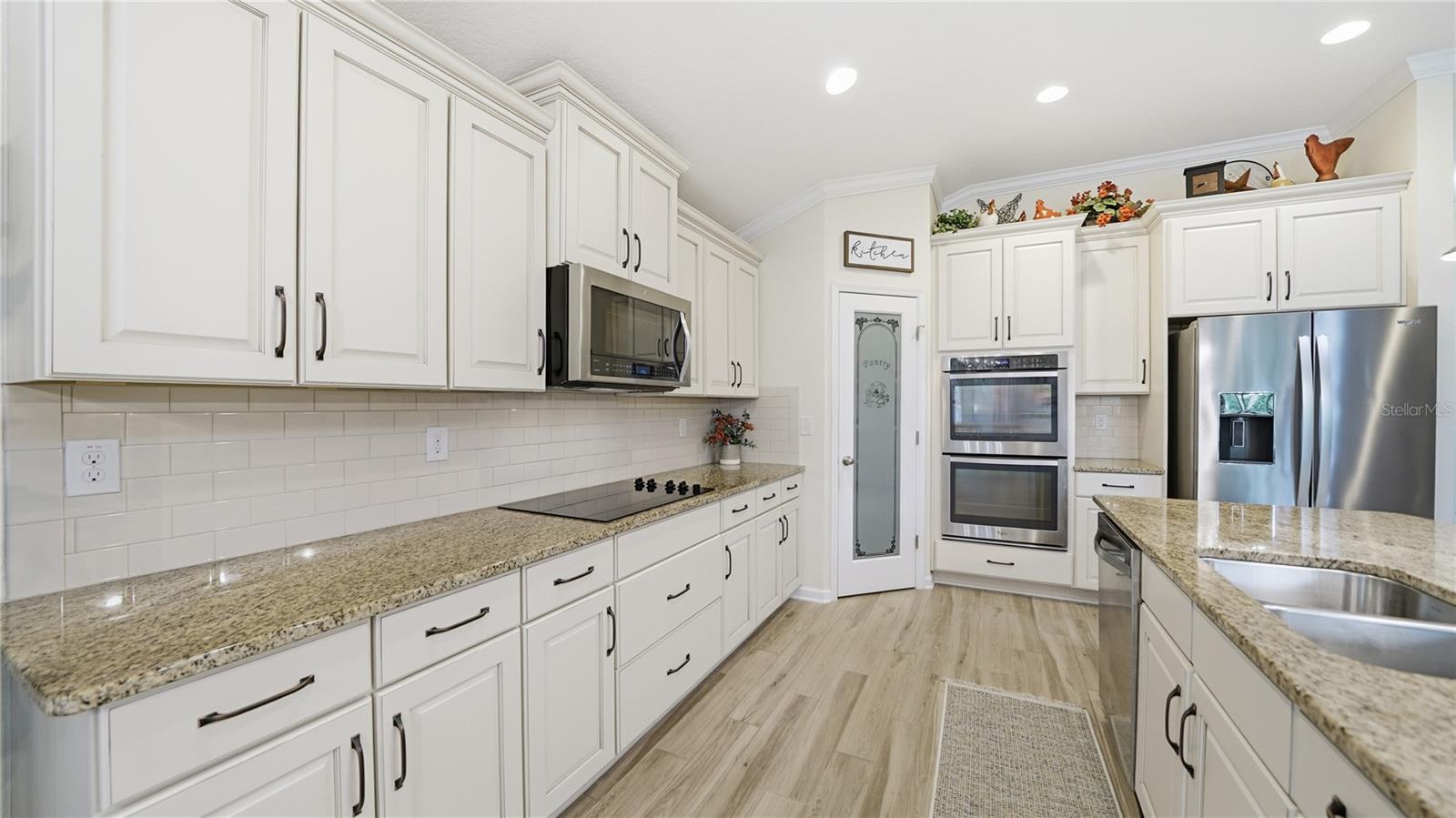 COUNTRY CLUB HARBOR - Residential