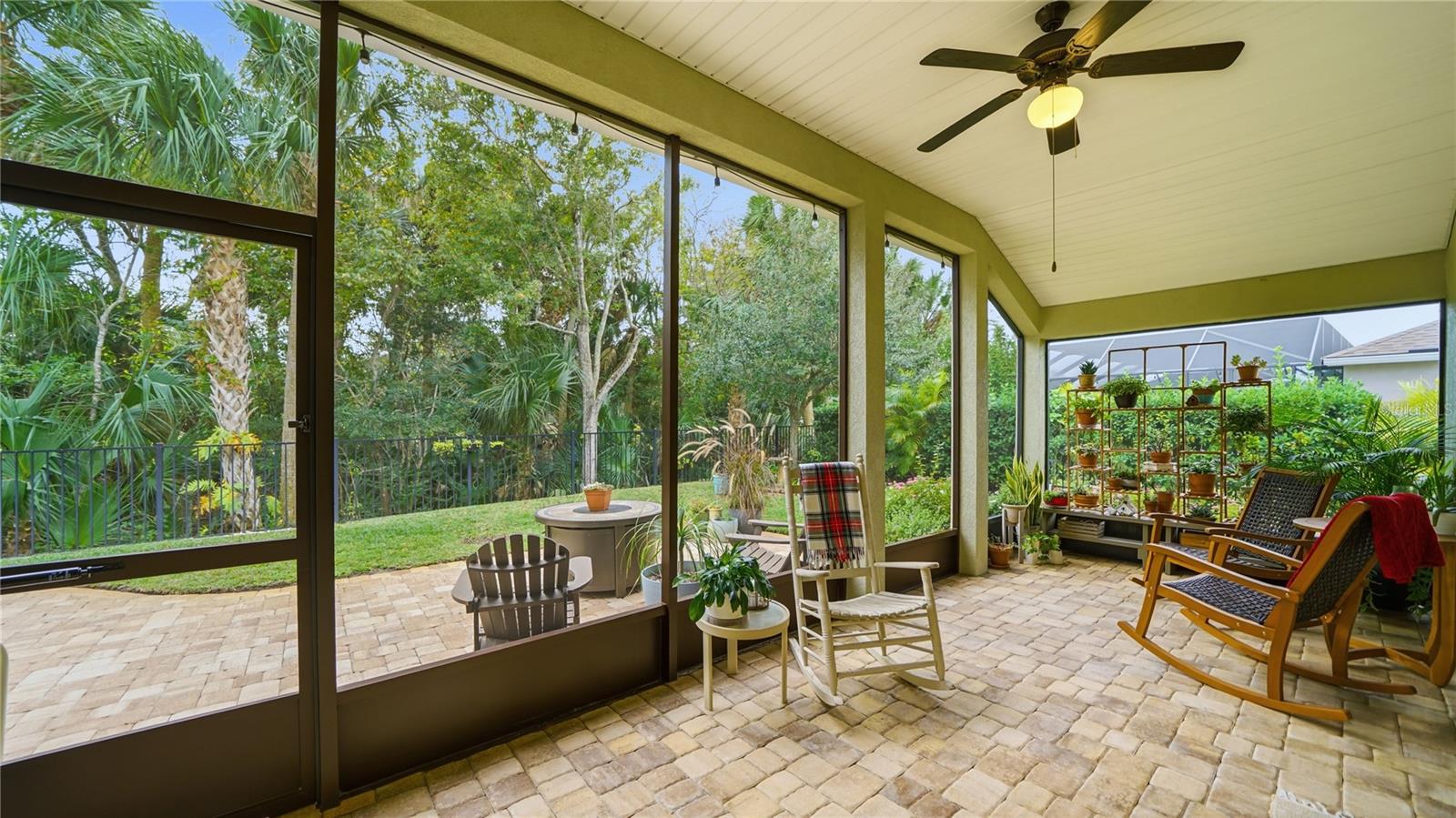 COUNTRY CLUB HARBOR - Residential