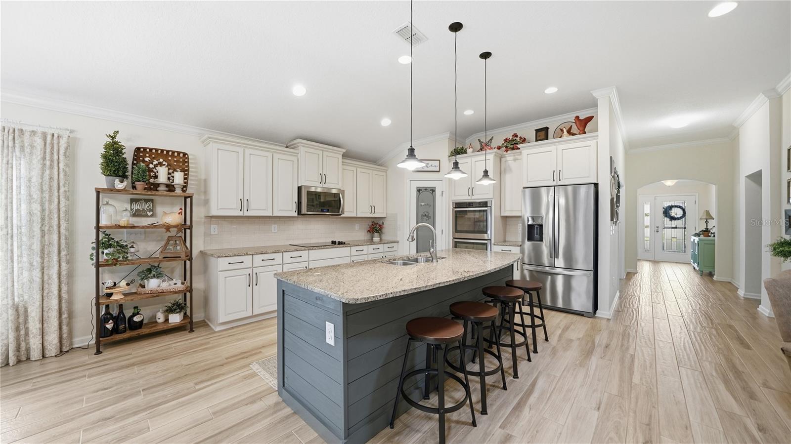 COUNTRY CLUB HARBOR - Residential