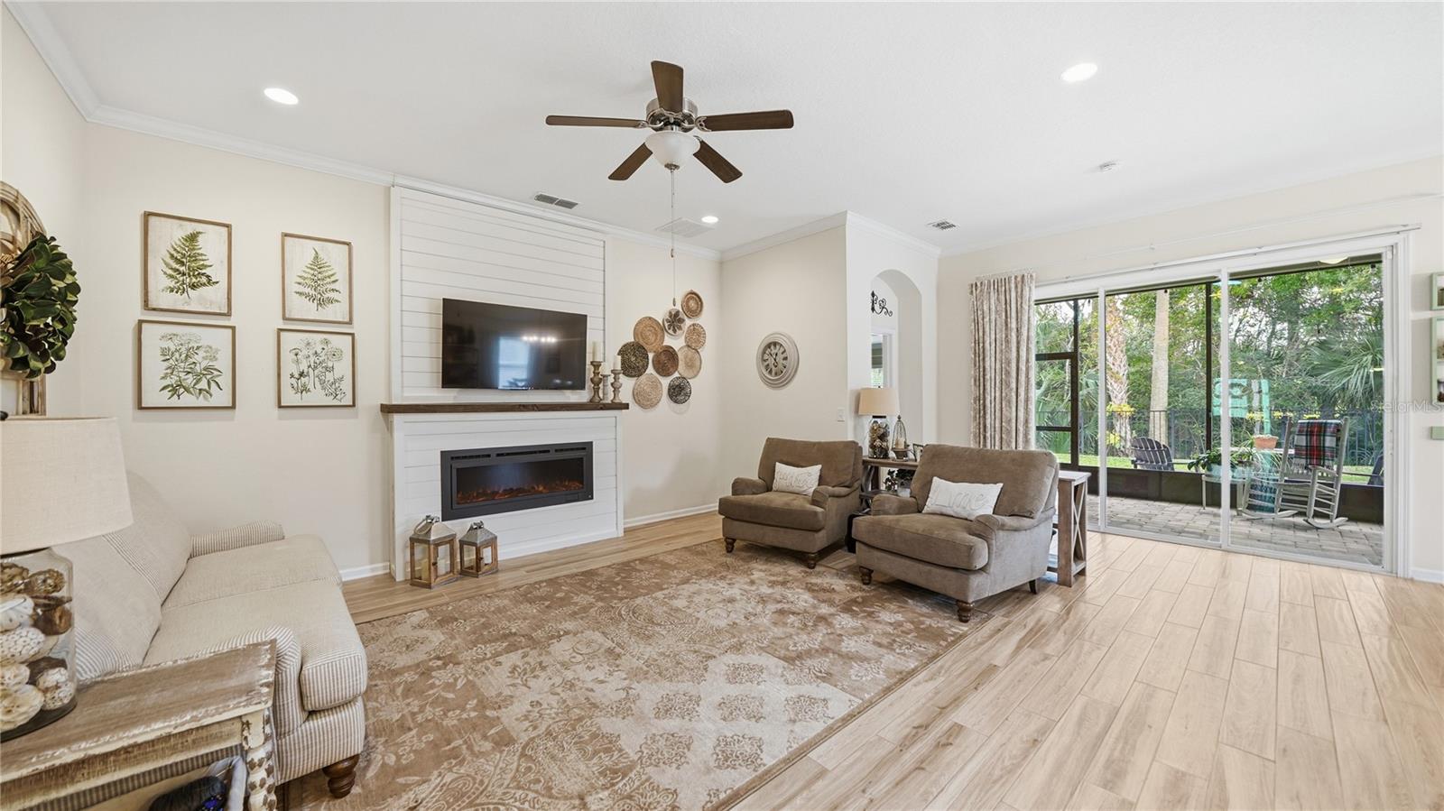 COUNTRY CLUB HARBOR - Residential