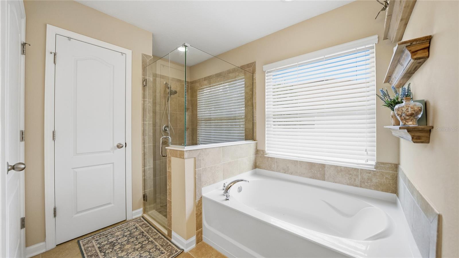 COUNTRY CLUB HARBOR - Residential