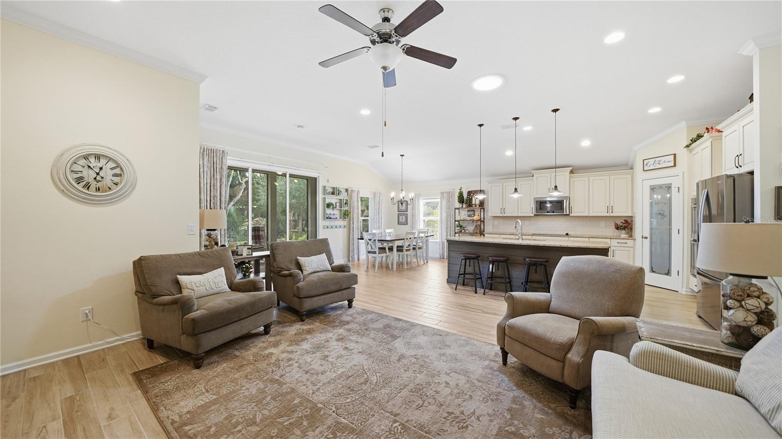 COUNTRY CLUB HARBOR - Residential