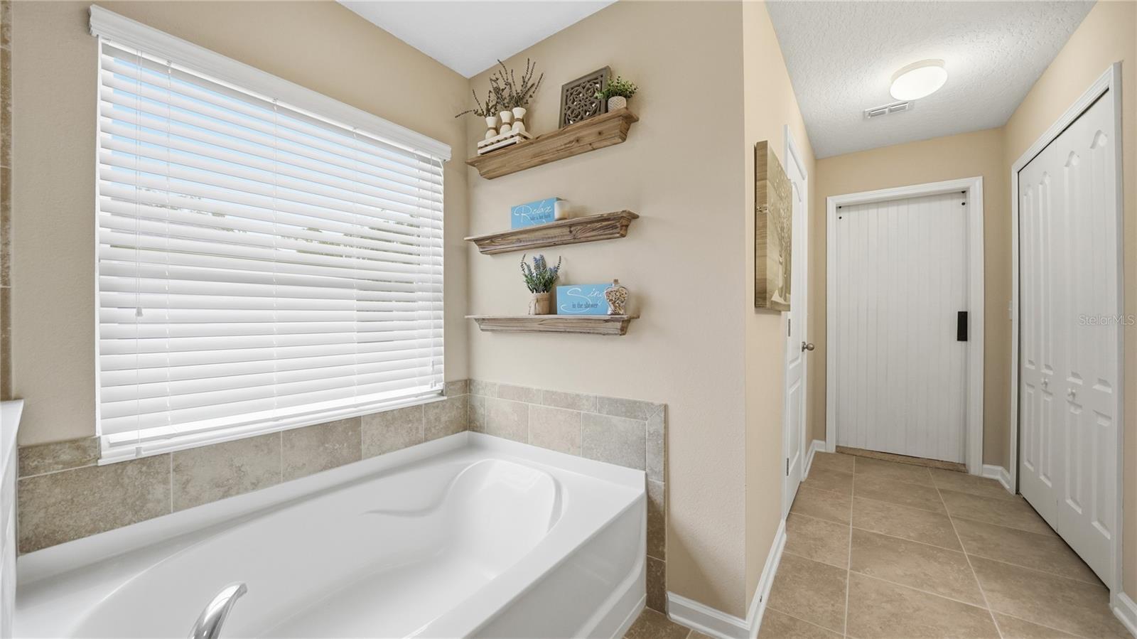 COUNTRY CLUB HARBOR - Residential