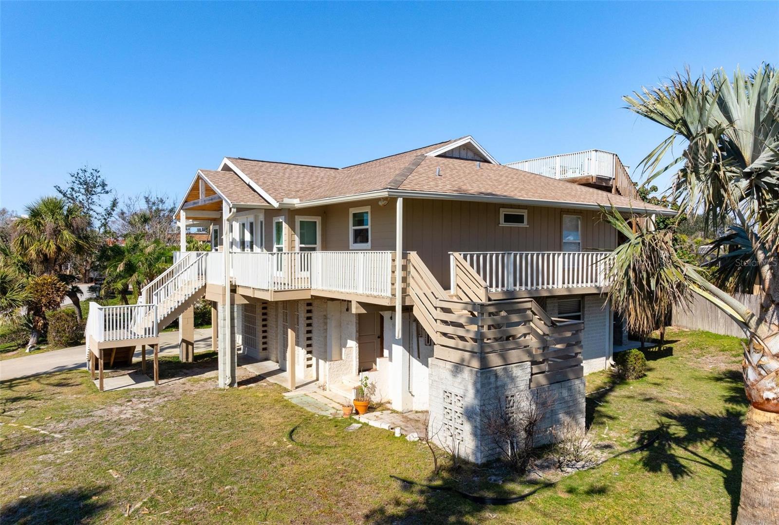 GOLDEN BEACH - Residential