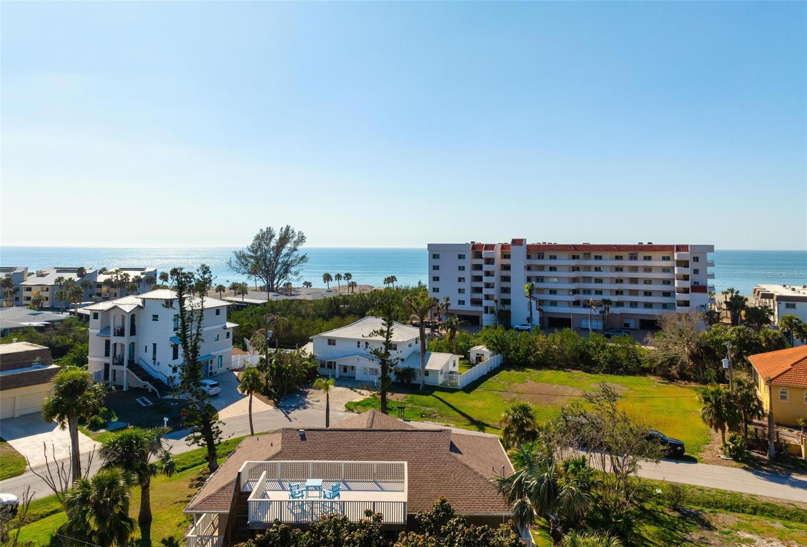 GOLDEN BEACH - Residential