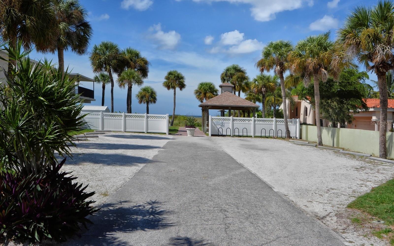 GOLDEN BEACH - Residential