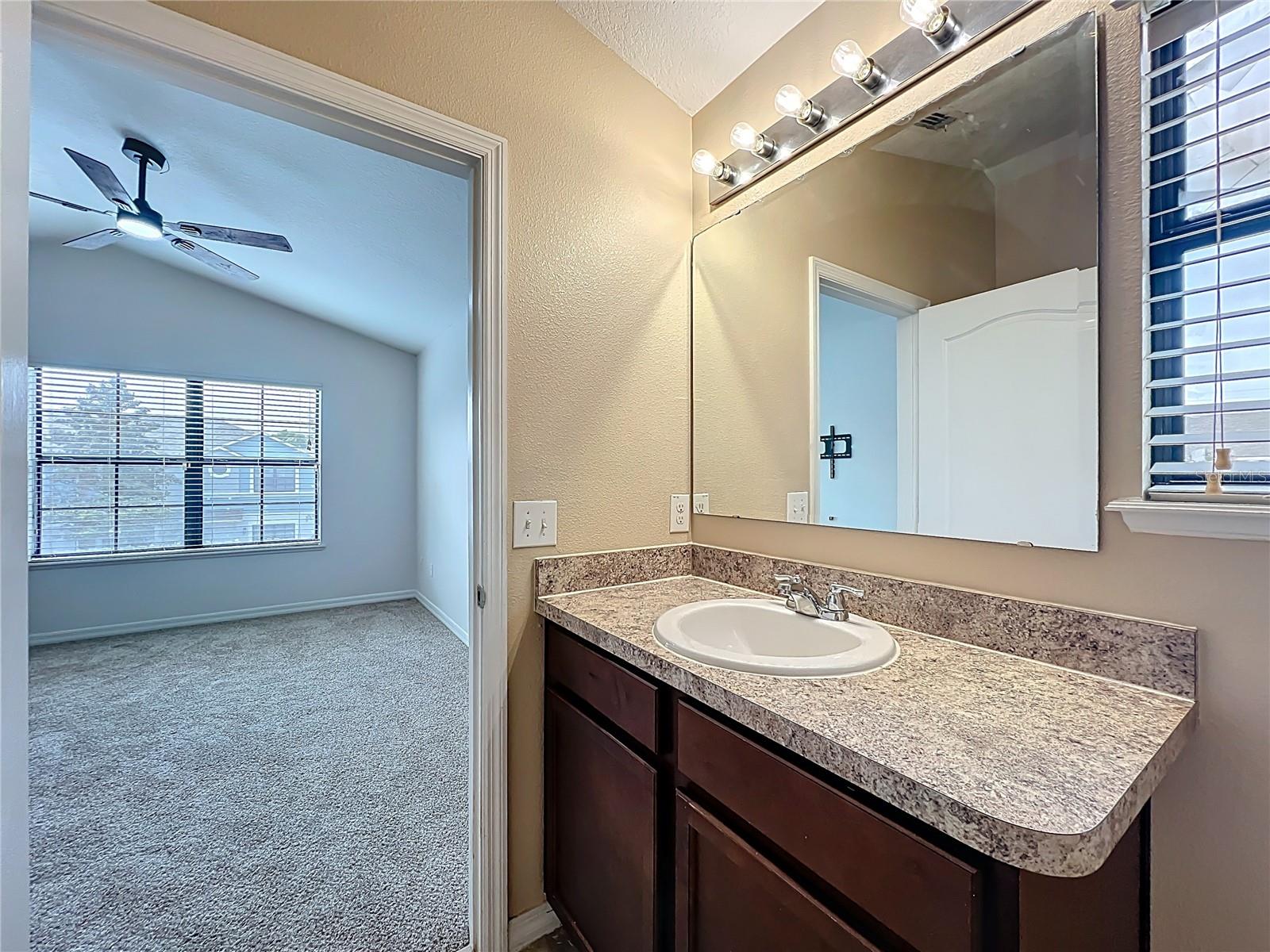 WINDSOR LAKE TWNHMS - Residential