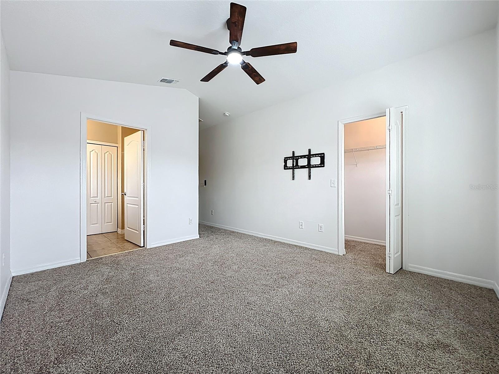 WINDSOR LAKE TWNHMS - Residential