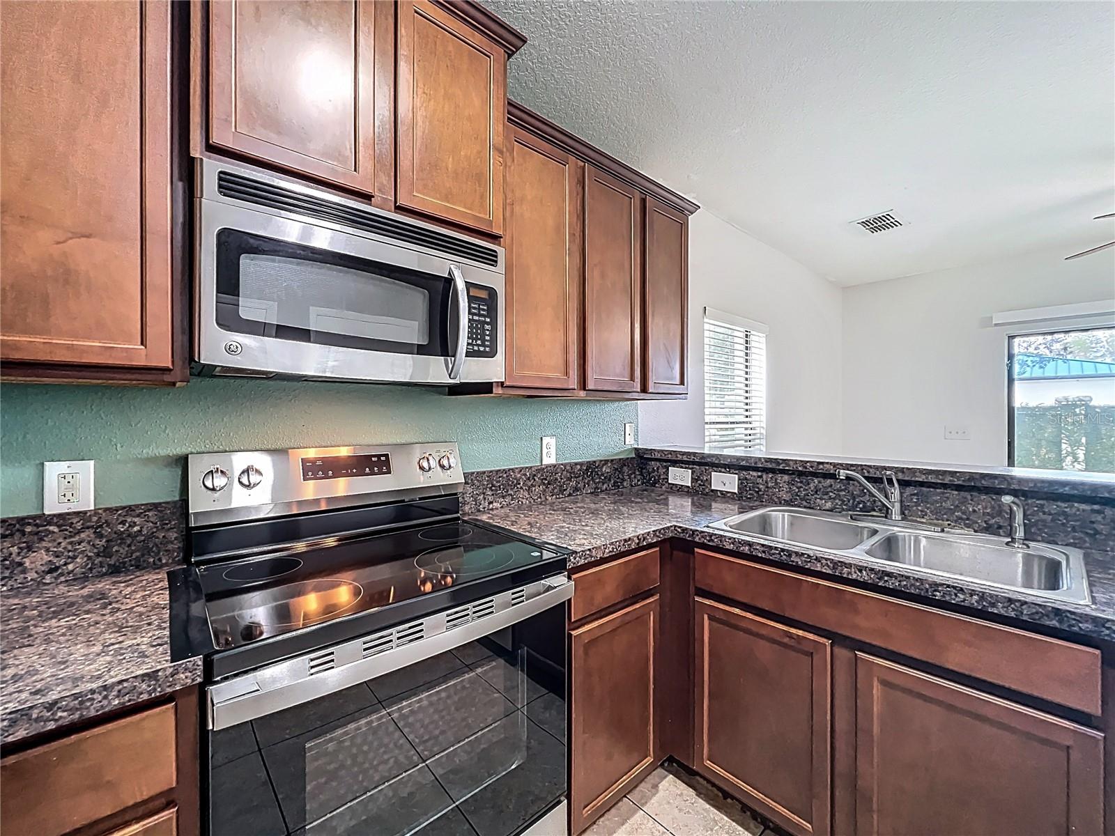 WINDSOR LAKE TWNHMS - Residential