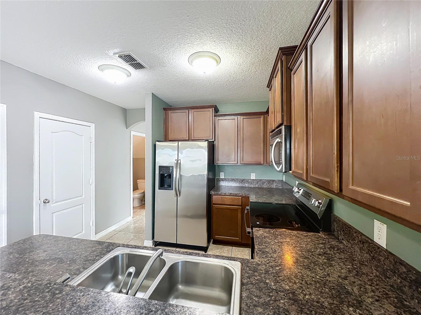 WINDSOR LAKE TWNHMS - Residential