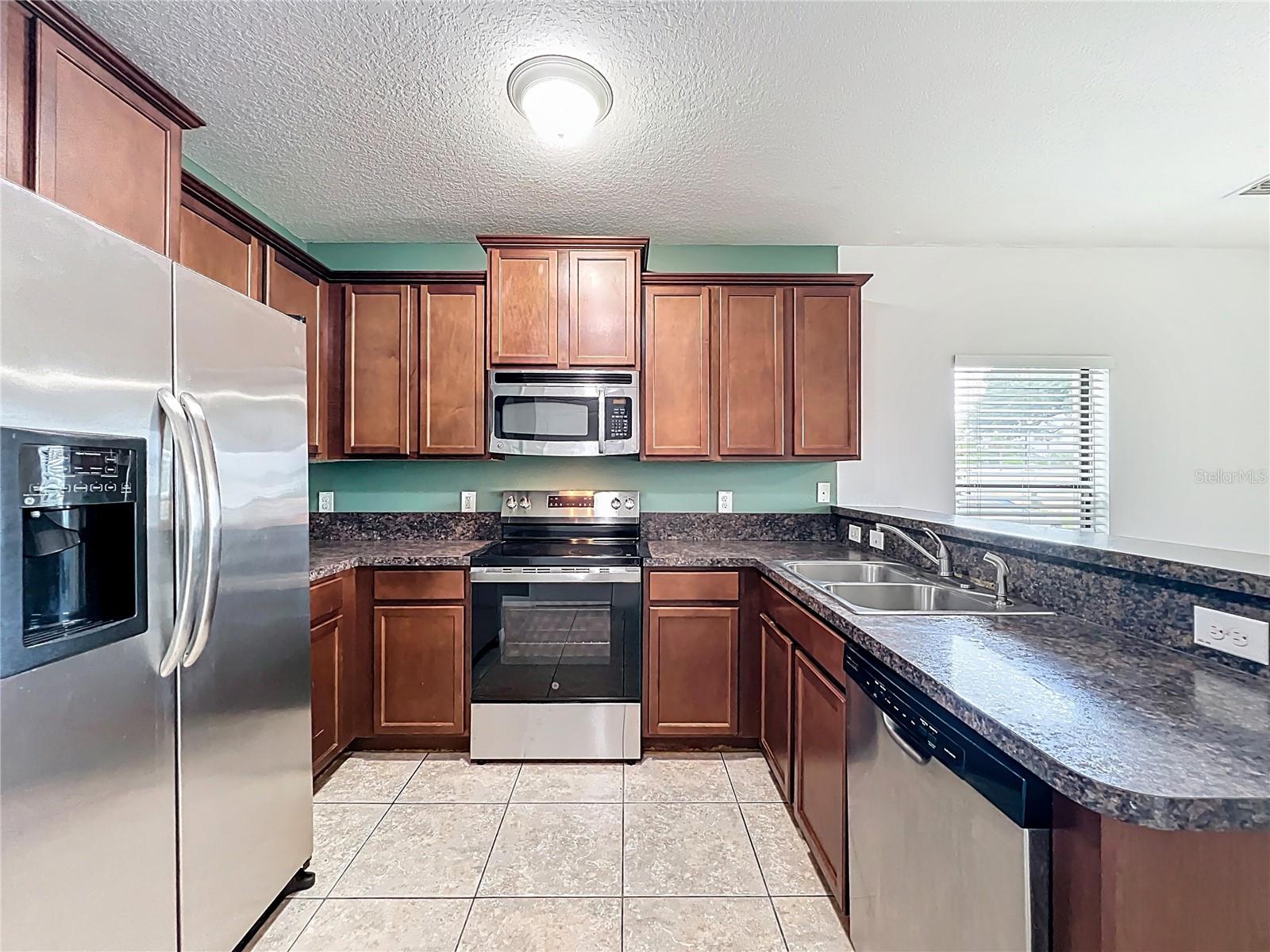 WINDSOR LAKE TWNHMS - Residential