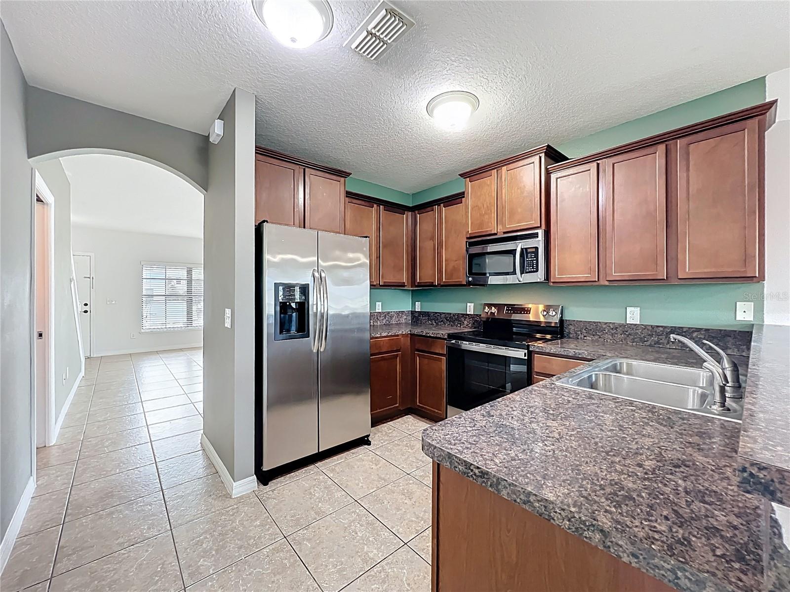 WINDSOR LAKE TWNHMS - Residential