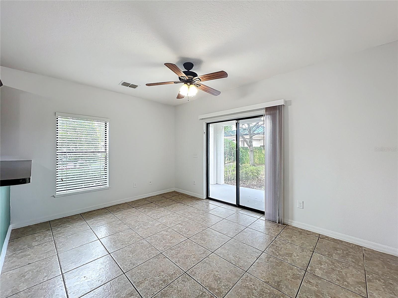 WINDSOR LAKE TWNHMS - Residential