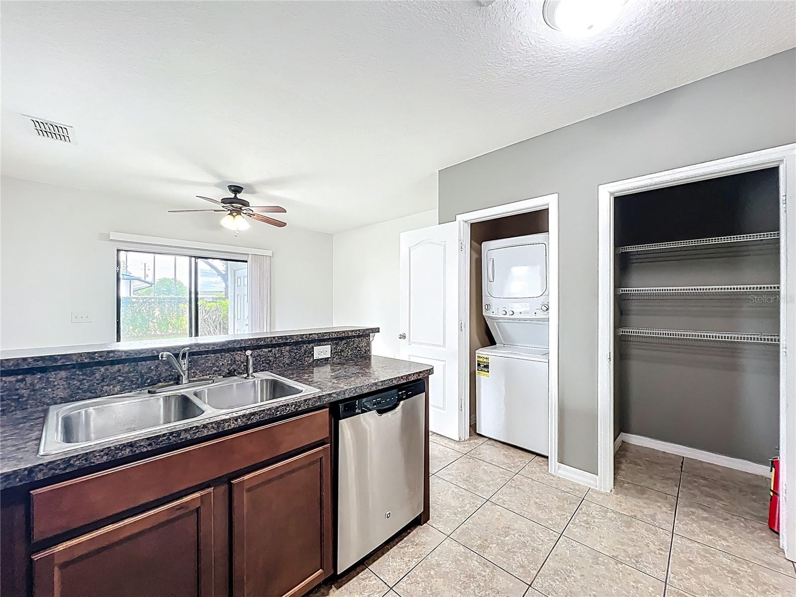 WINDSOR LAKE TWNHMS - Residential