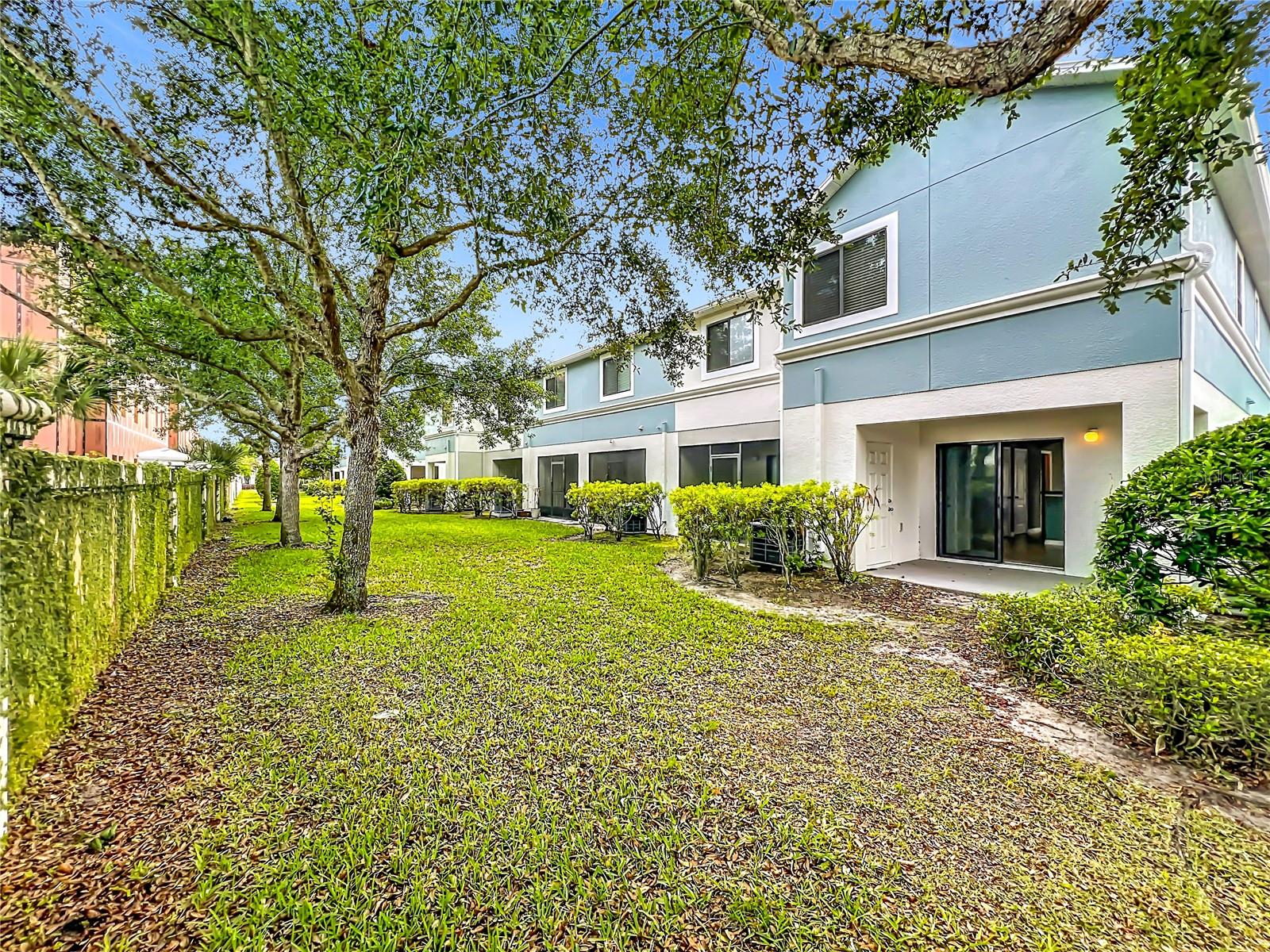 WINDSOR LAKE TWNHMS - Residential