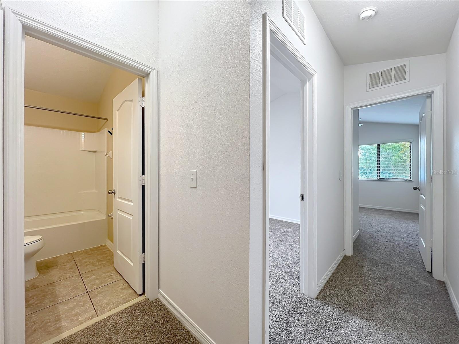 WINDSOR LAKE TWNHMS - Residential