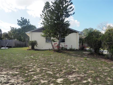 A home in LAKE WALES