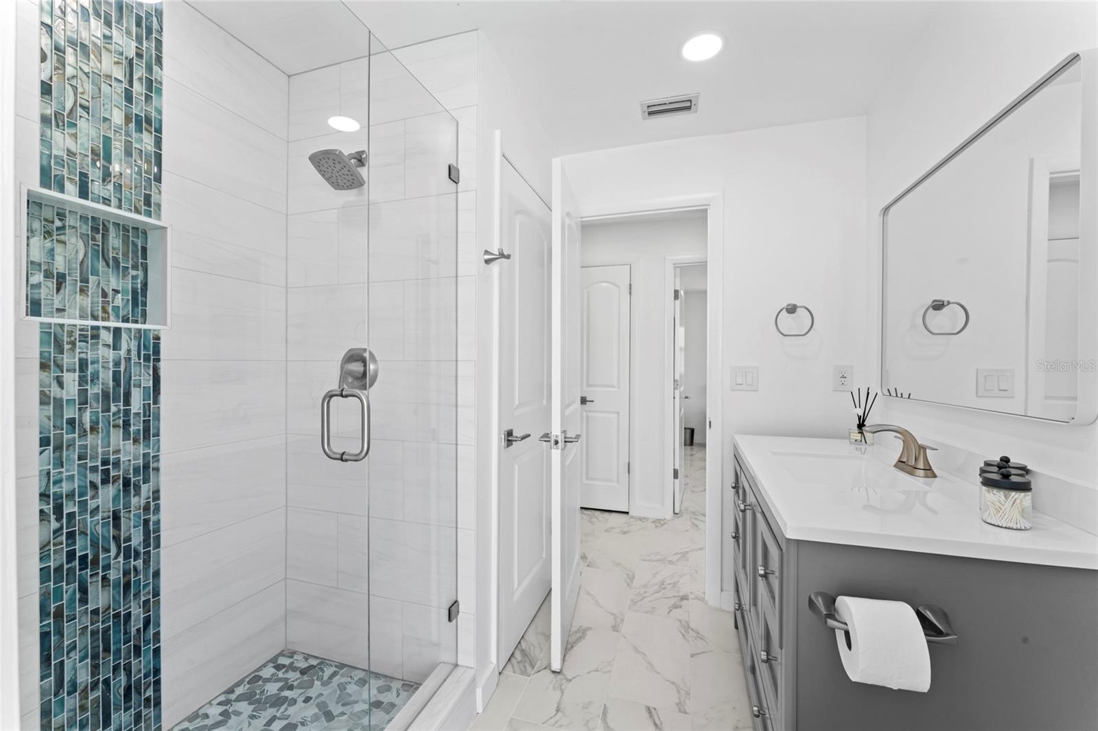 ISLAND ESTATES OF CLEARWATER - Residential Lease