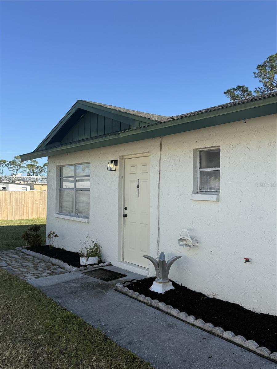 Welcome home to this beautifully updated 2-bedroom, 1-bathroom residence in the heart of Sarasota. Inside, you’ll find a freshly renovated kitchen featuring granite countertops, modern cabinetry, along with a stylishly remodeled bathroom. New vinyl flooring flows throughout the home, creating a bright and inviting space.
Enjoy the convenience of an indoor laundry room, a rare find at this price point, and relax outdoors on the uncovered backyard patio—perfect for morning coffee or evening unwinding.
Located just minutes from shopping, dining, world-class beaches, and all that Sarasota has to offer, this home blends comfort with lifestyle.