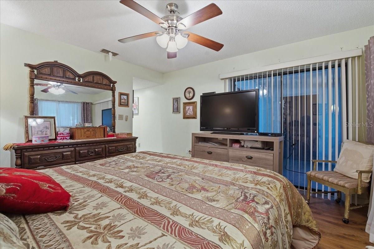 COUNTRY OAKS 1 CONDO PH 3 - Residential