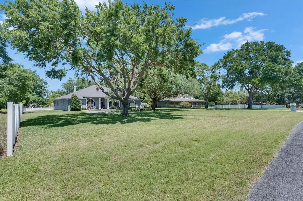 Photo of 1806 Chickasaw Trail, Valrico, FL 33596 (MLS # TB8374646)