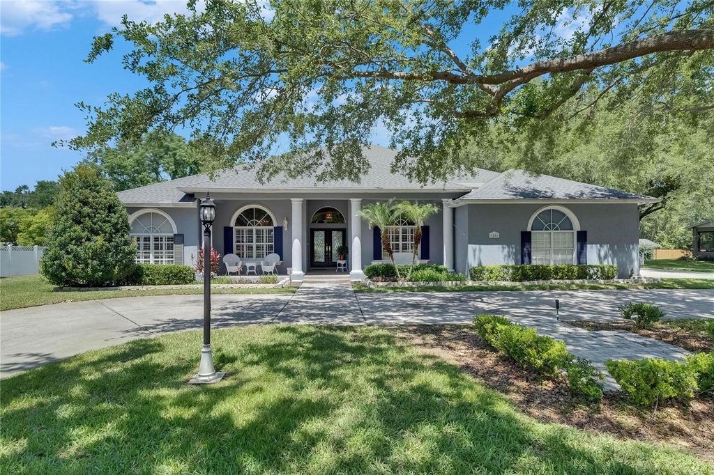 Photo of 1806 Chickasaw Trail, Valrico, FL 33596 (MLS # TB8374646)