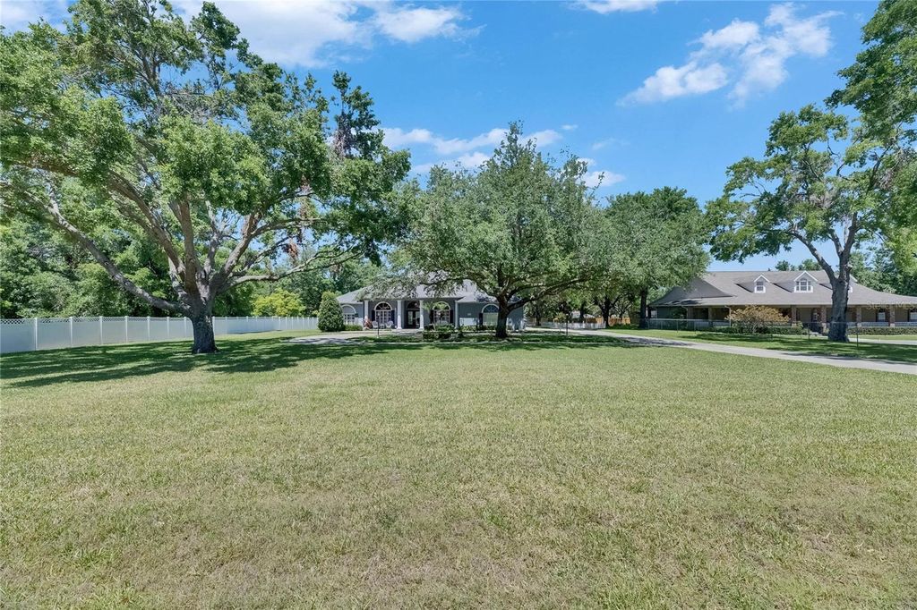 Photo of 1806 Chickasaw Trail, Valrico, FL 33596 (MLS # TB8374646)