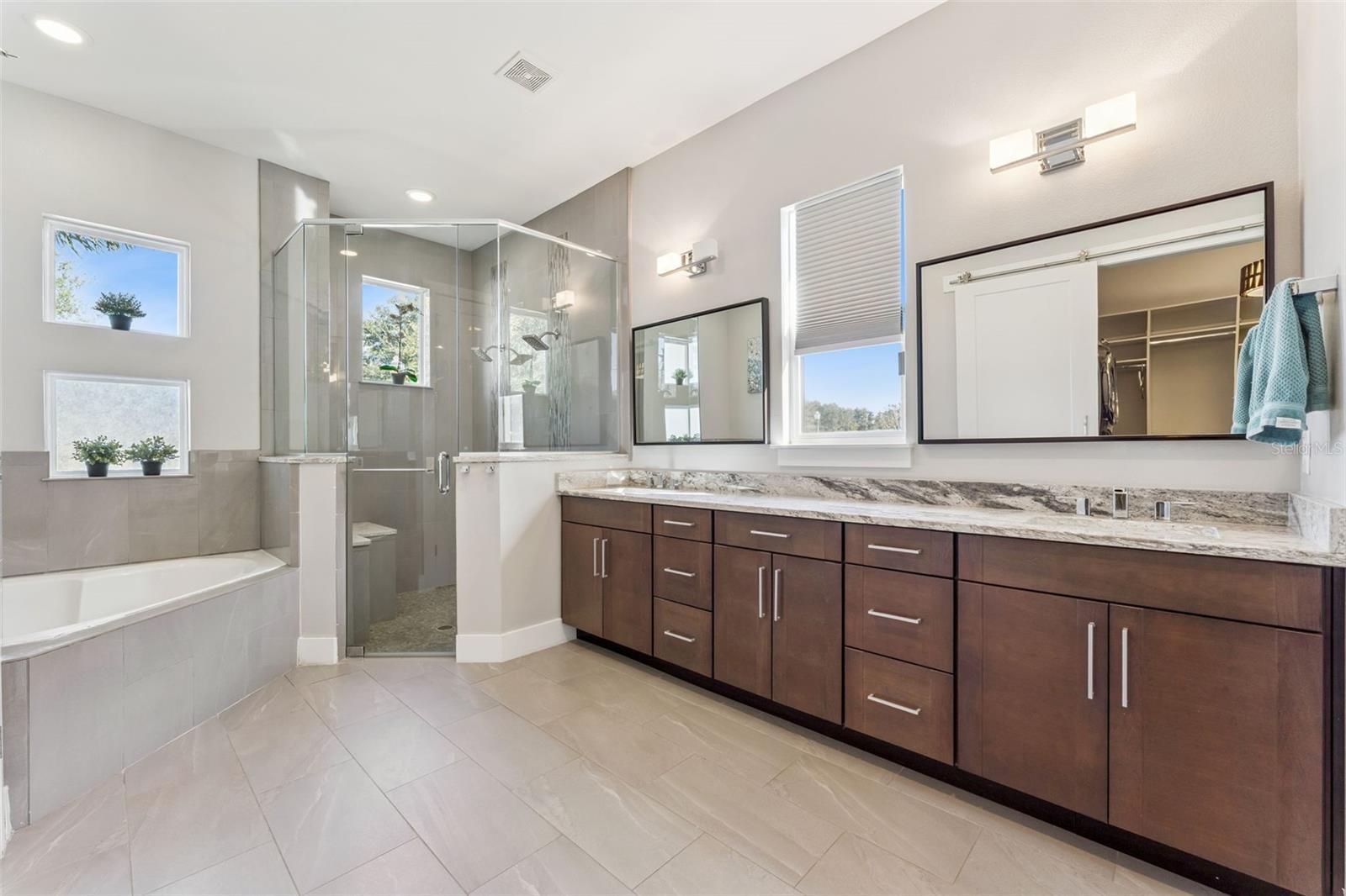 WATERS EDGE/LK NONA - Residential