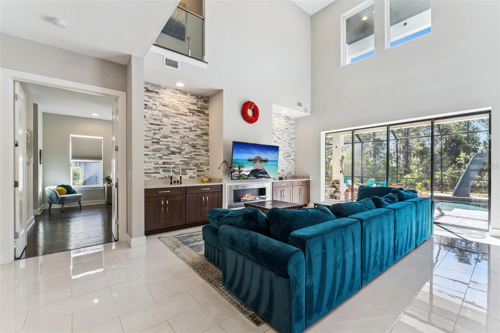 WATERS EDGE/LK NONA - Residential