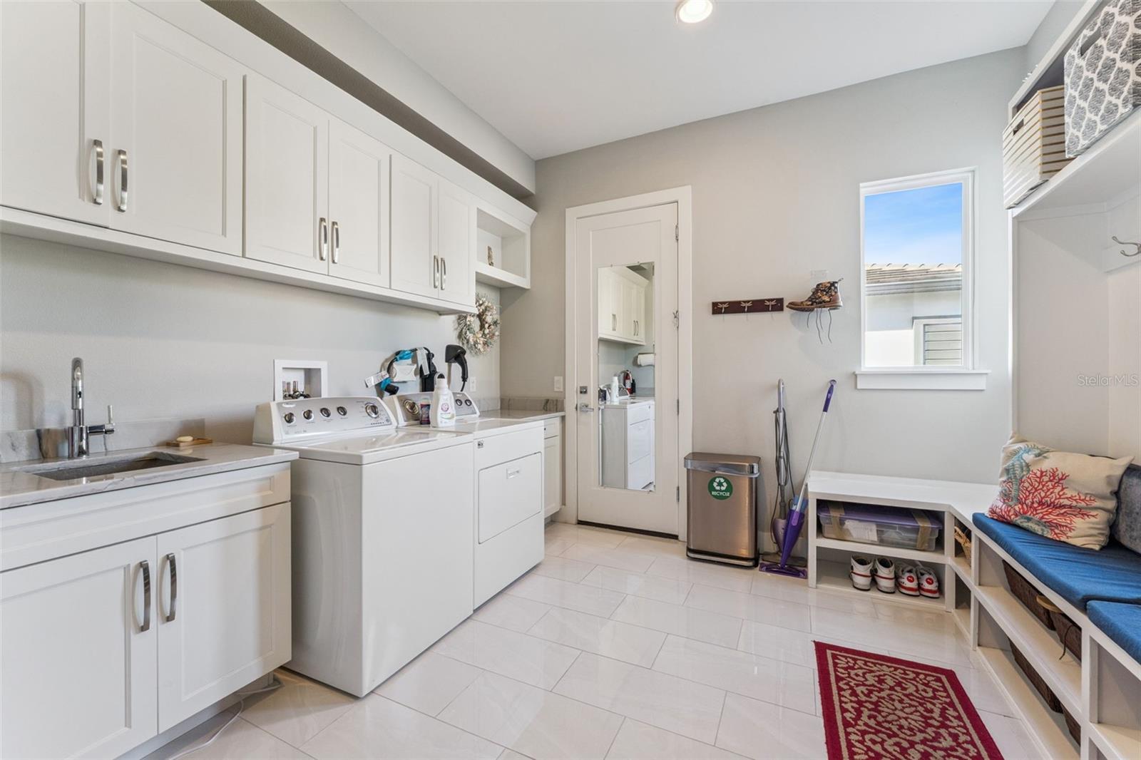 WATERS EDGE/LK NONA - Residential