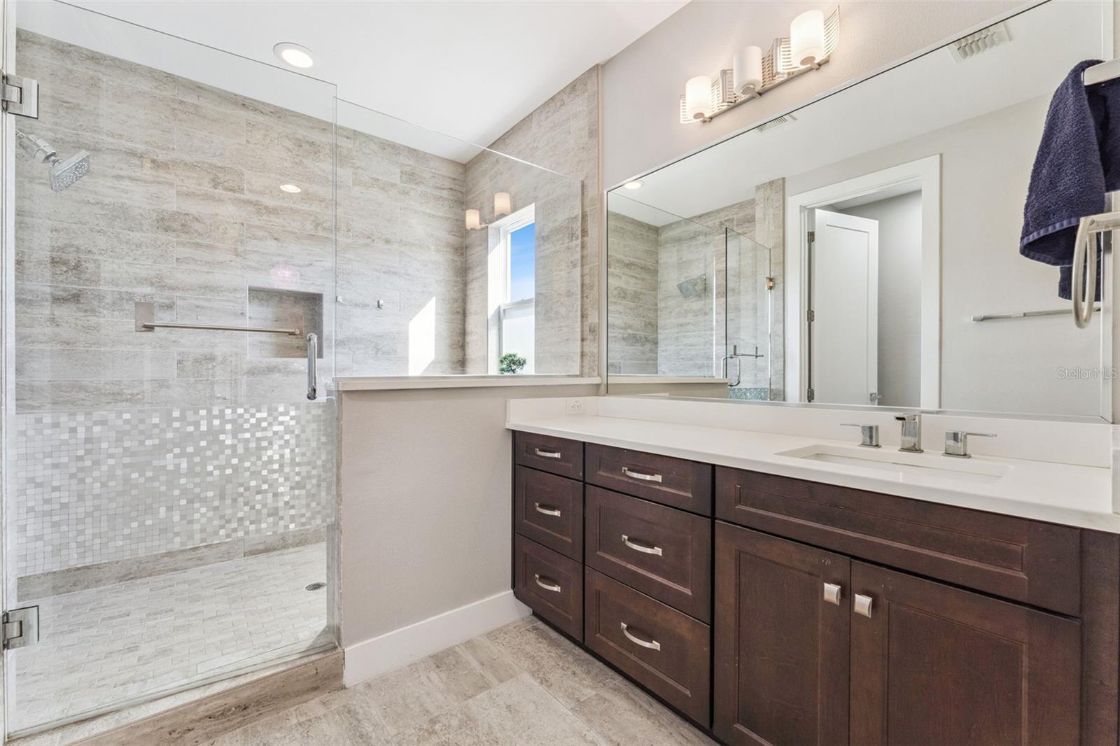 WATERS EDGE/LK NONA - Residential