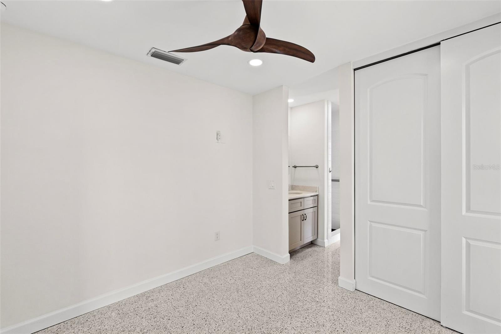 SHORE ACRES VENICE SEC 2ND REPLAT - Residential