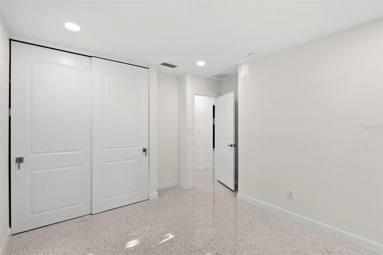 SHORE ACRES VENICE SEC 2ND REPLAT - Residential