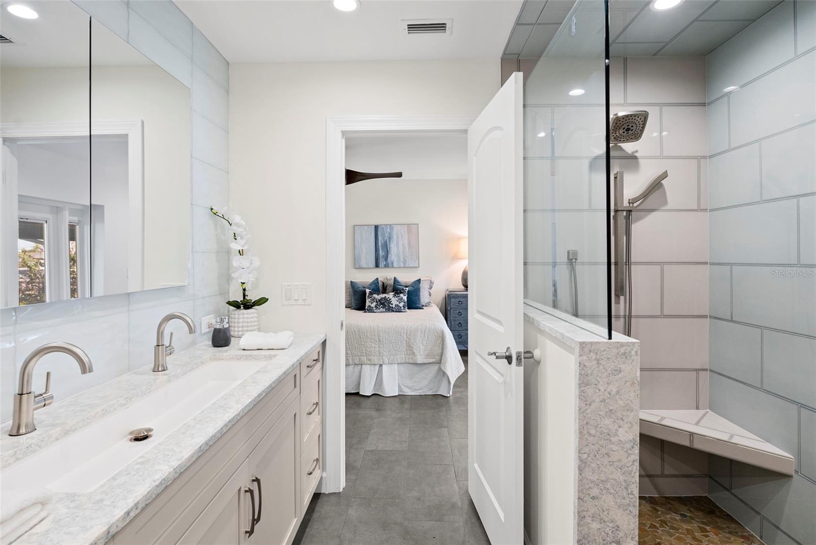 SHORE ACRES VENICE SEC 2ND REPLAT - Residential