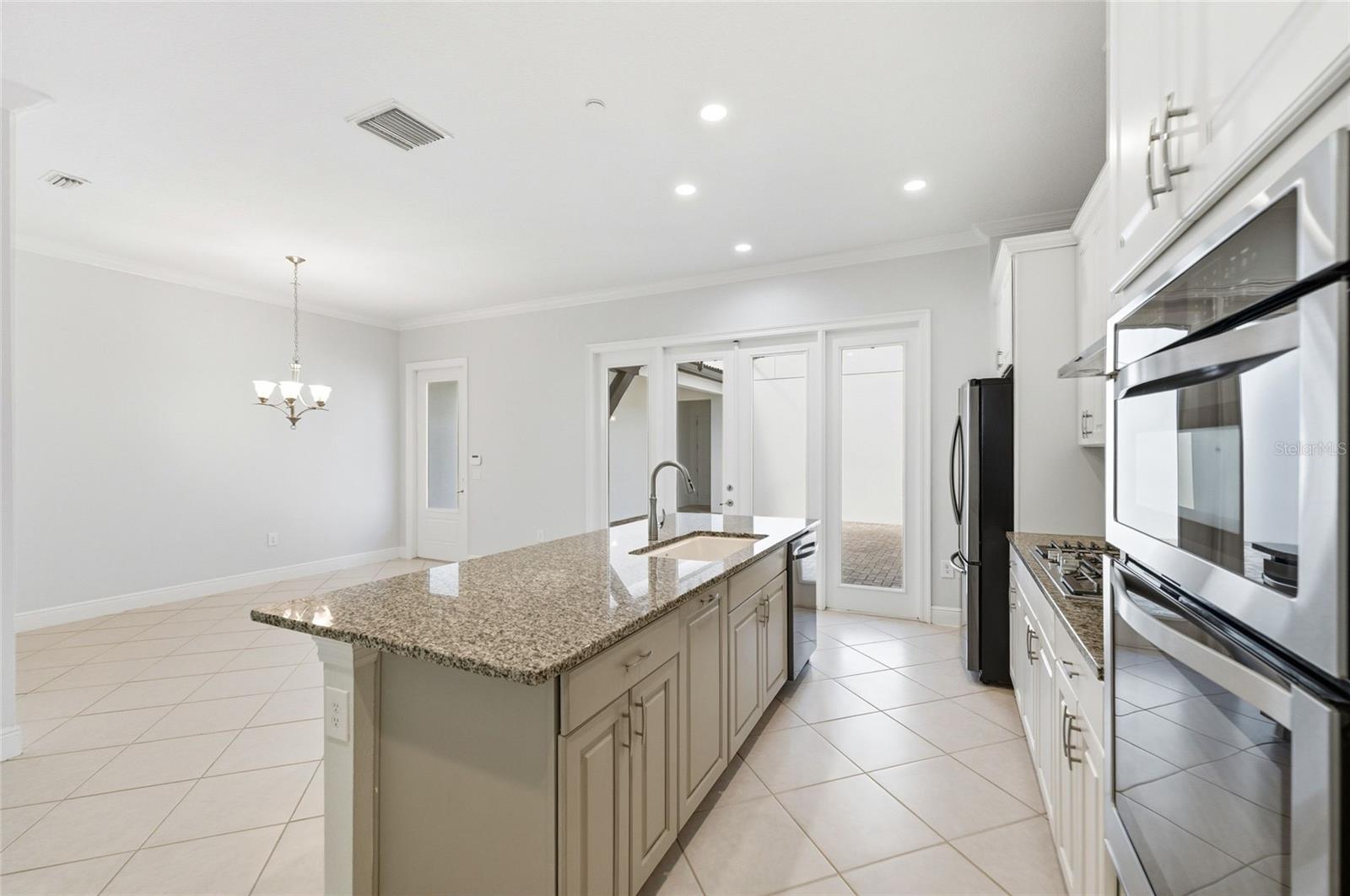 8807 FOUNTAIN PALM ALY