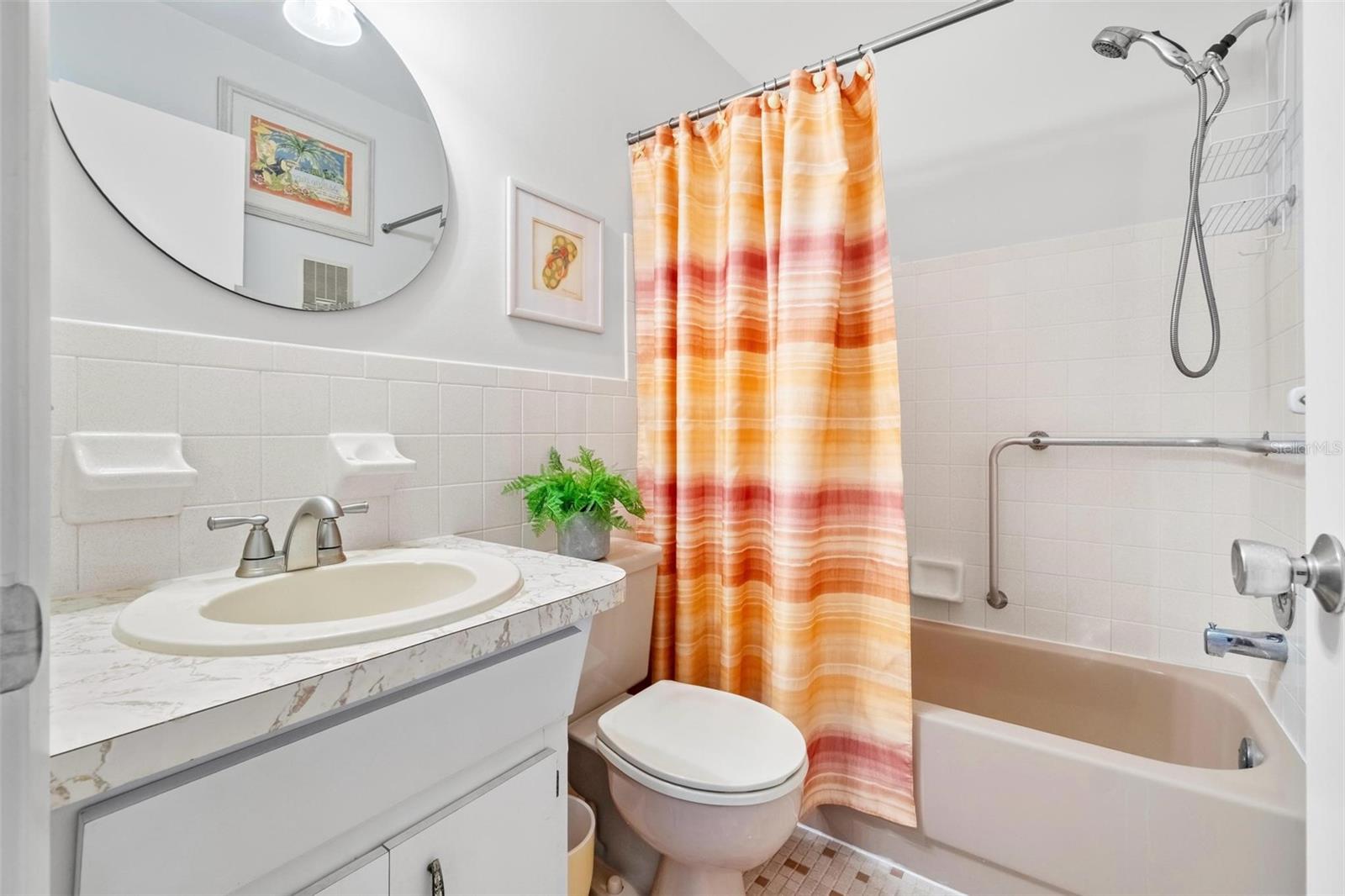 ON TOP OF THE WORLD - Residential