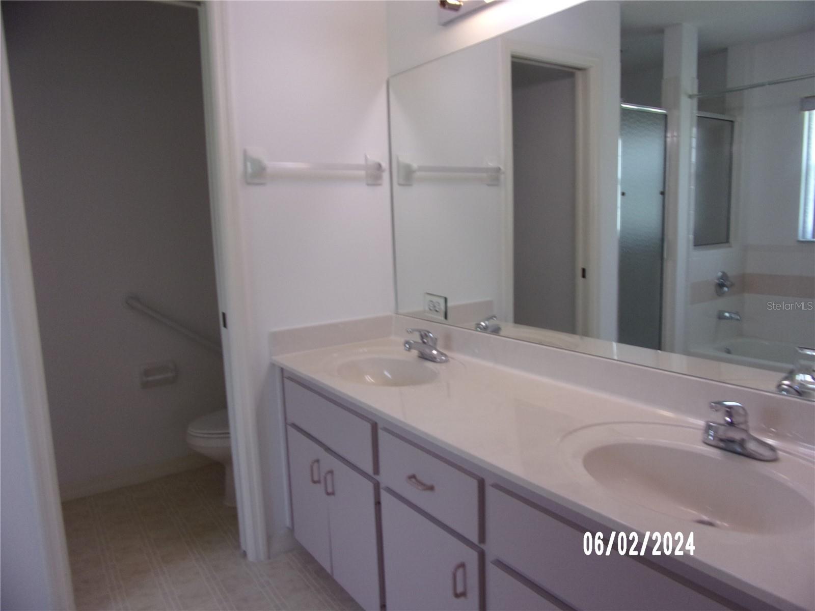 Photo 14 of 26 of 11372 SE 178TH PLACE house