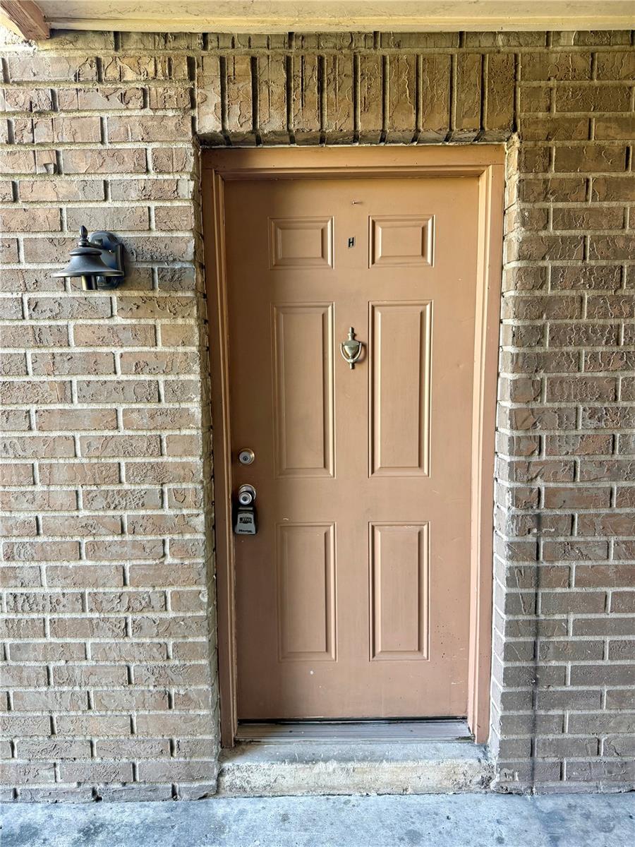 WESTCHESTER MANOR A CONDOMINIU - Residential Lease