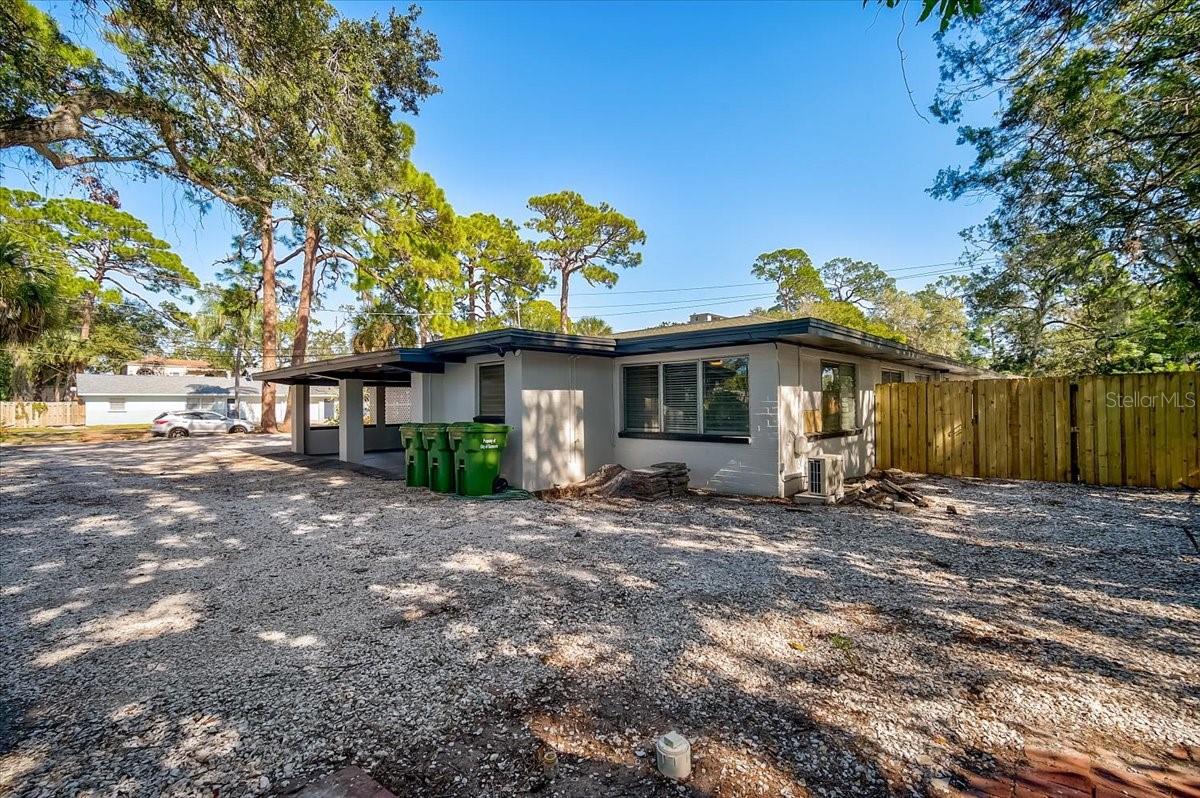 1223 COCOANUT AVENUE