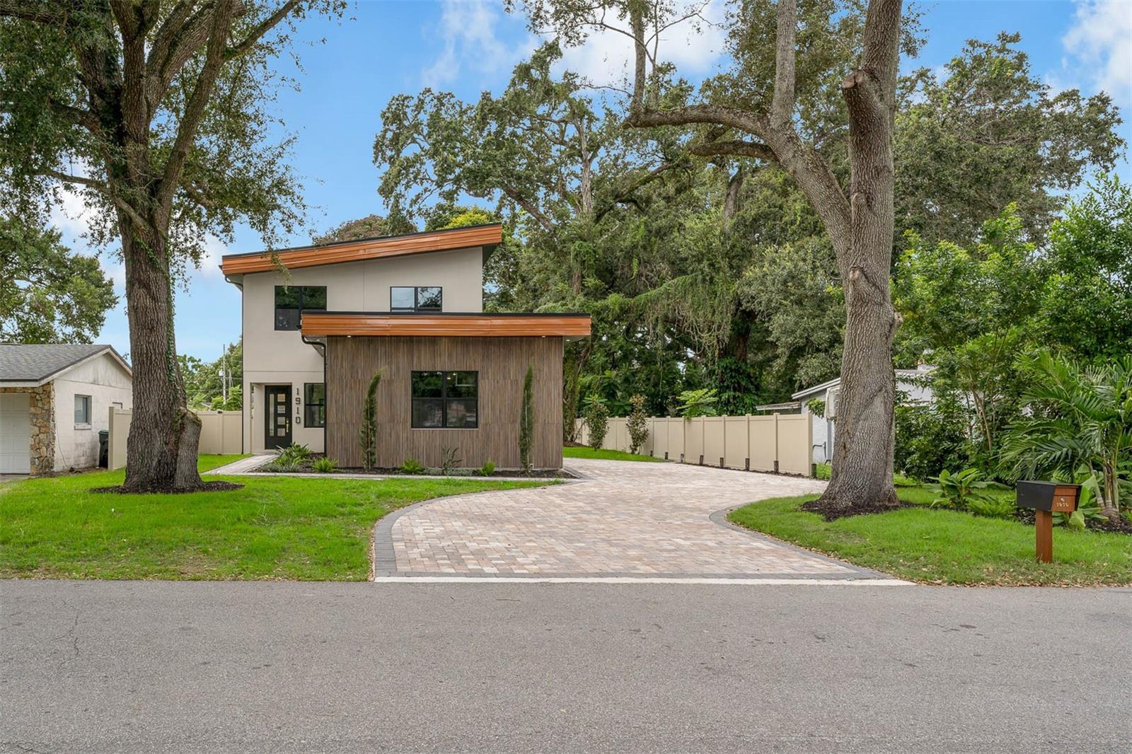 1910 CLOVERLAWN AVENUE