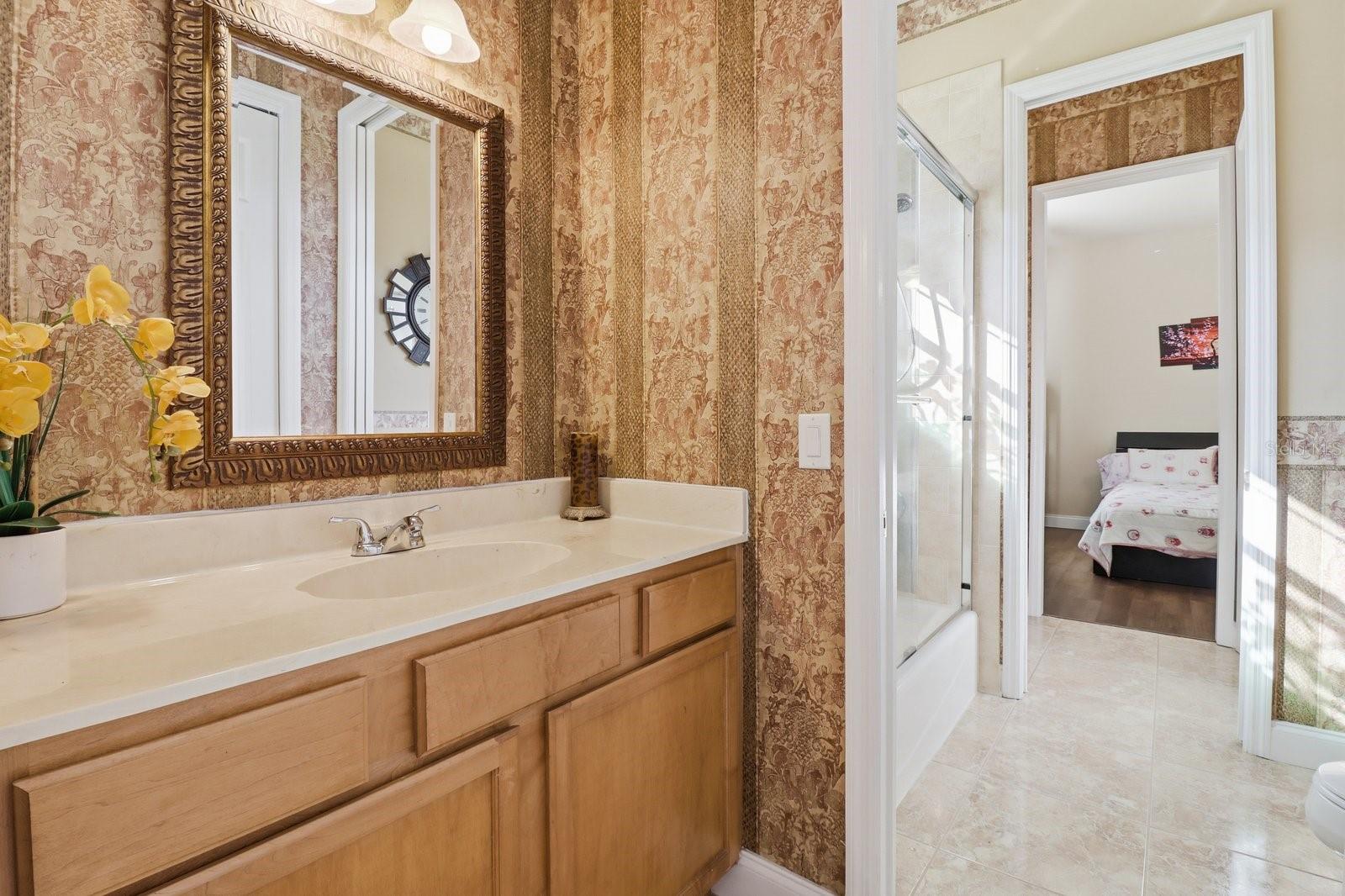 LAUREL WOOD - Residential