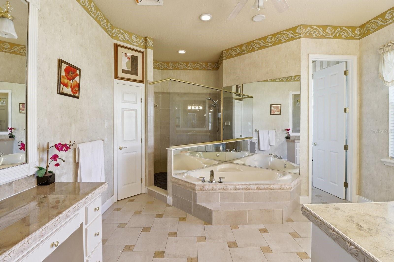 LAUREL WOOD - Residential