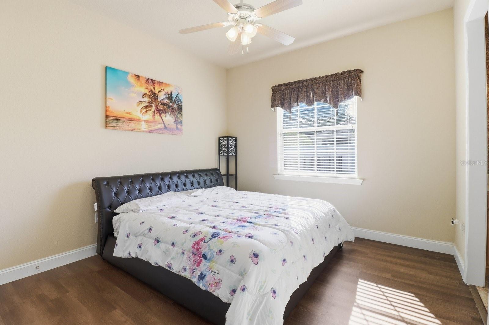 LAUREL WOOD - Residential