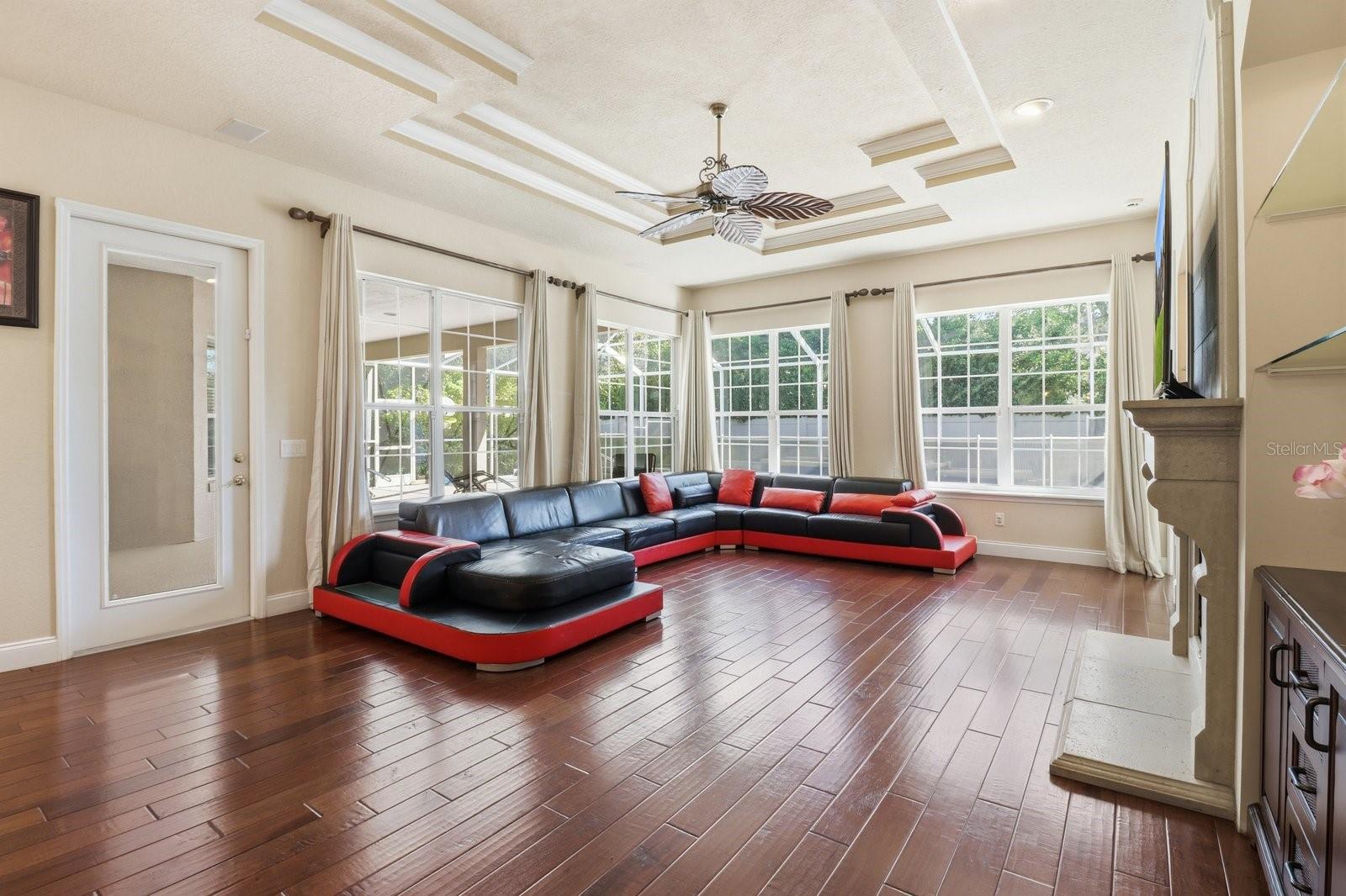 LAUREL WOOD - Residential