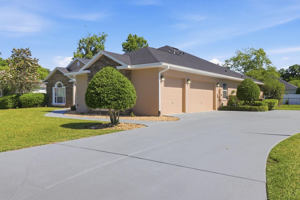 Photo of 2125 SE 25th Loop, Ocala, FL 34471 (MLS # OM722625)