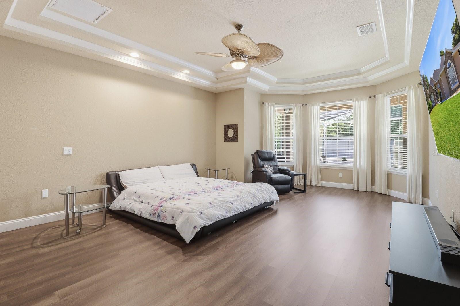 LAUREL WOOD - Residential