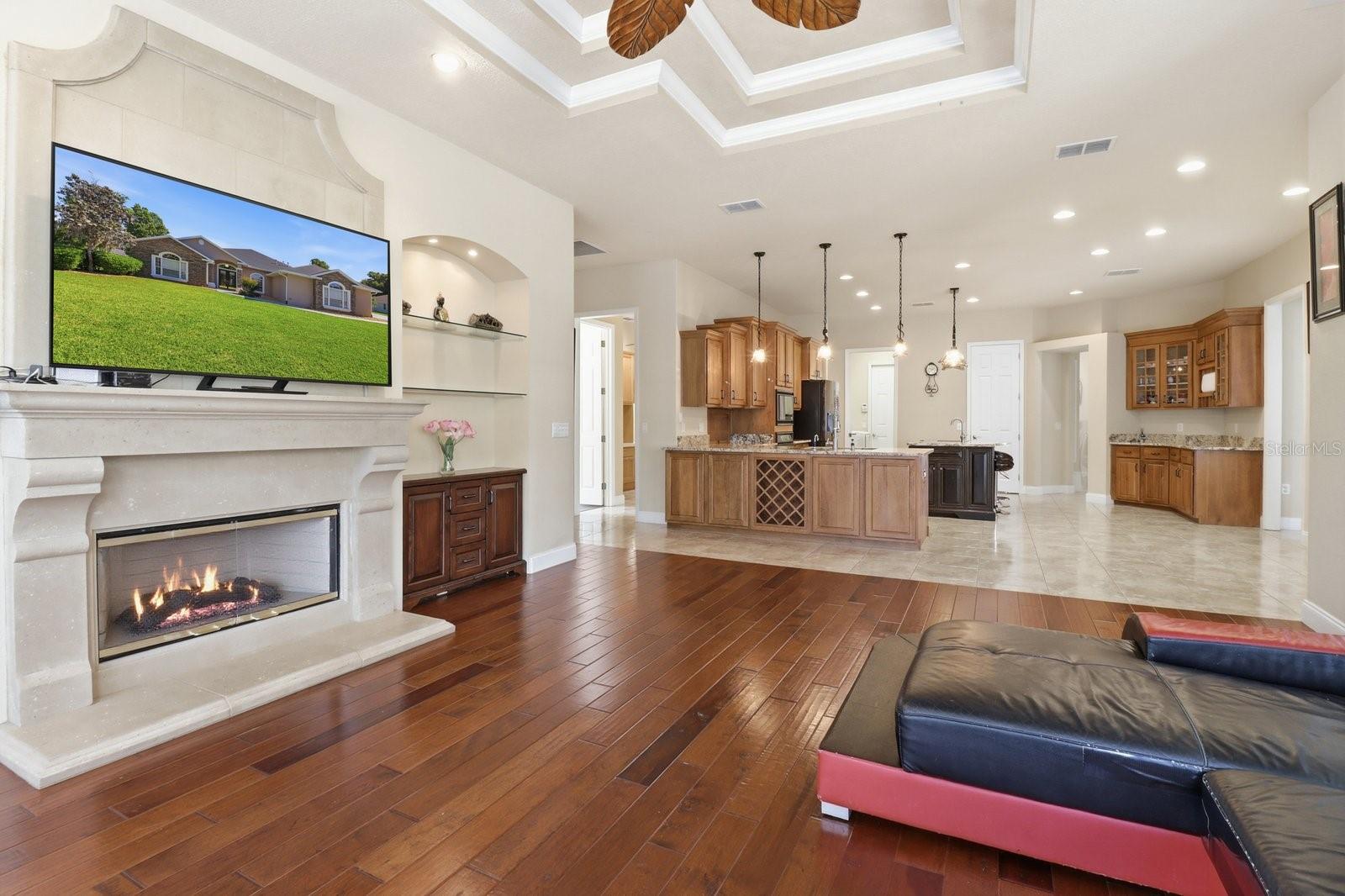 LAUREL WOOD - Residential