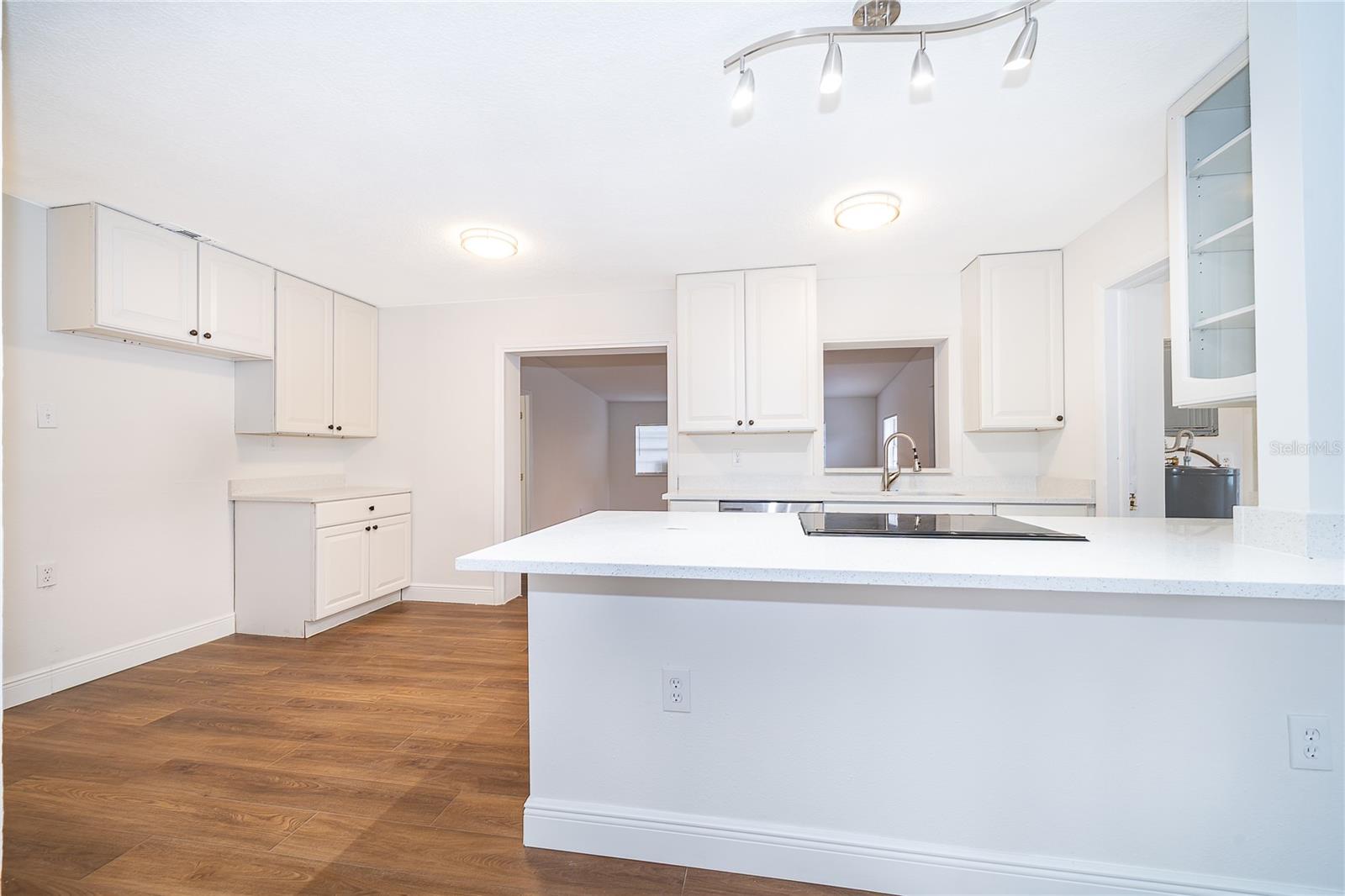 MALIBU GROVES - Residential