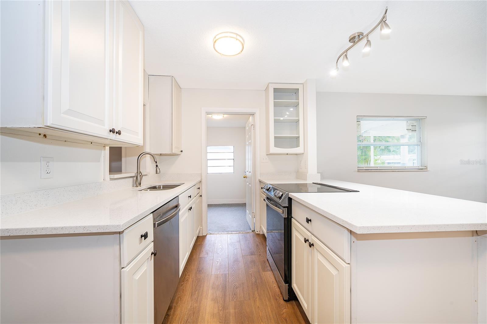 MALIBU GROVES - Residential