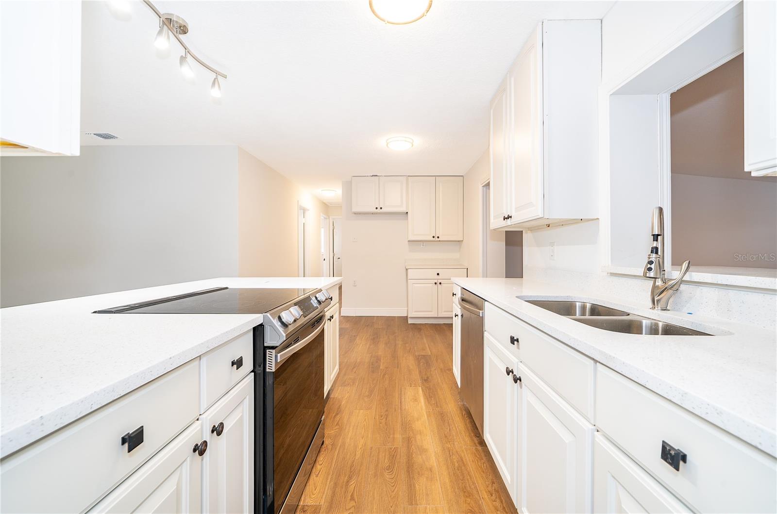 MALIBU GROVES - Residential